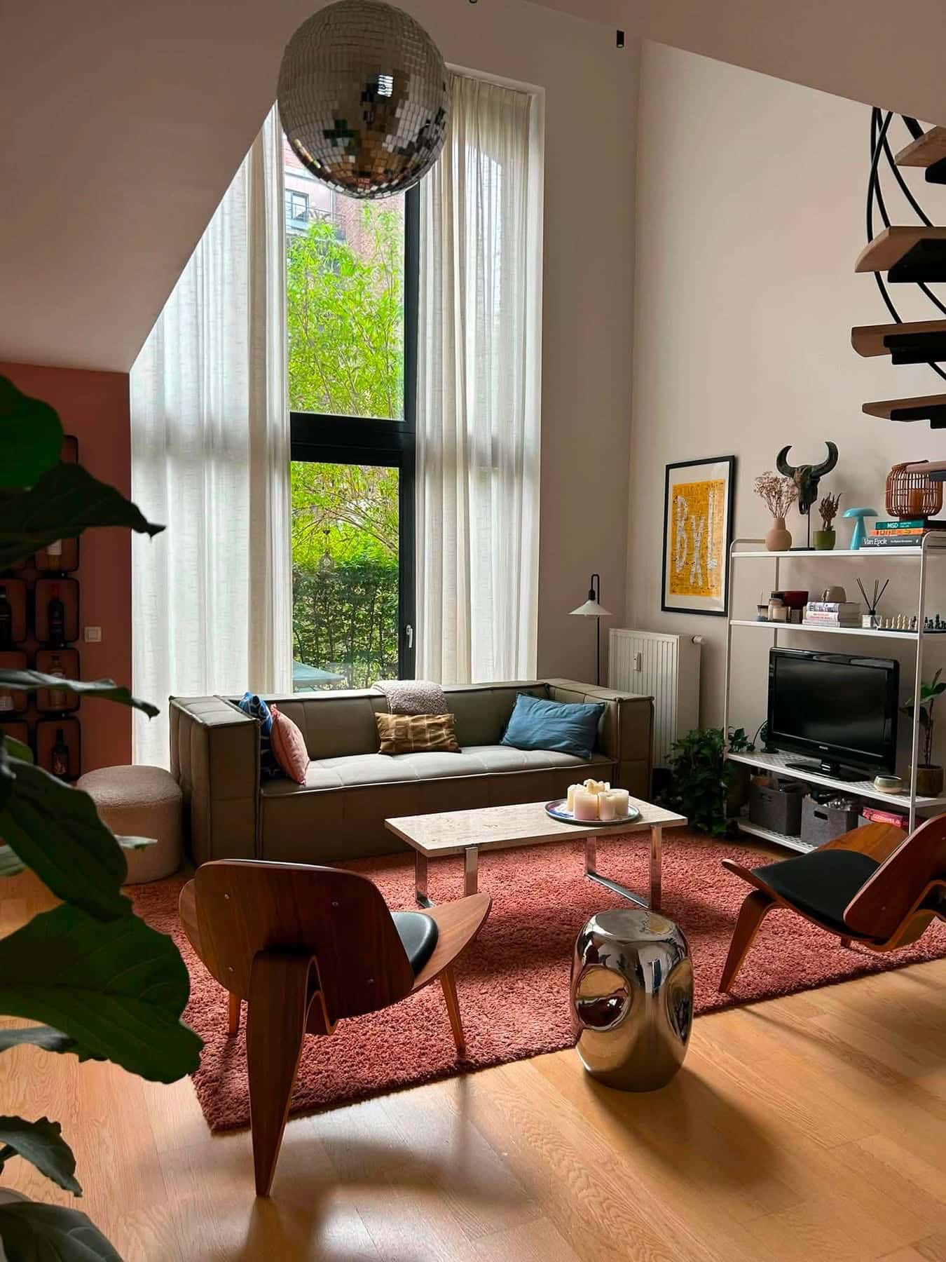 Furnished 2-bedroom apartment with sunny private garden for rent!