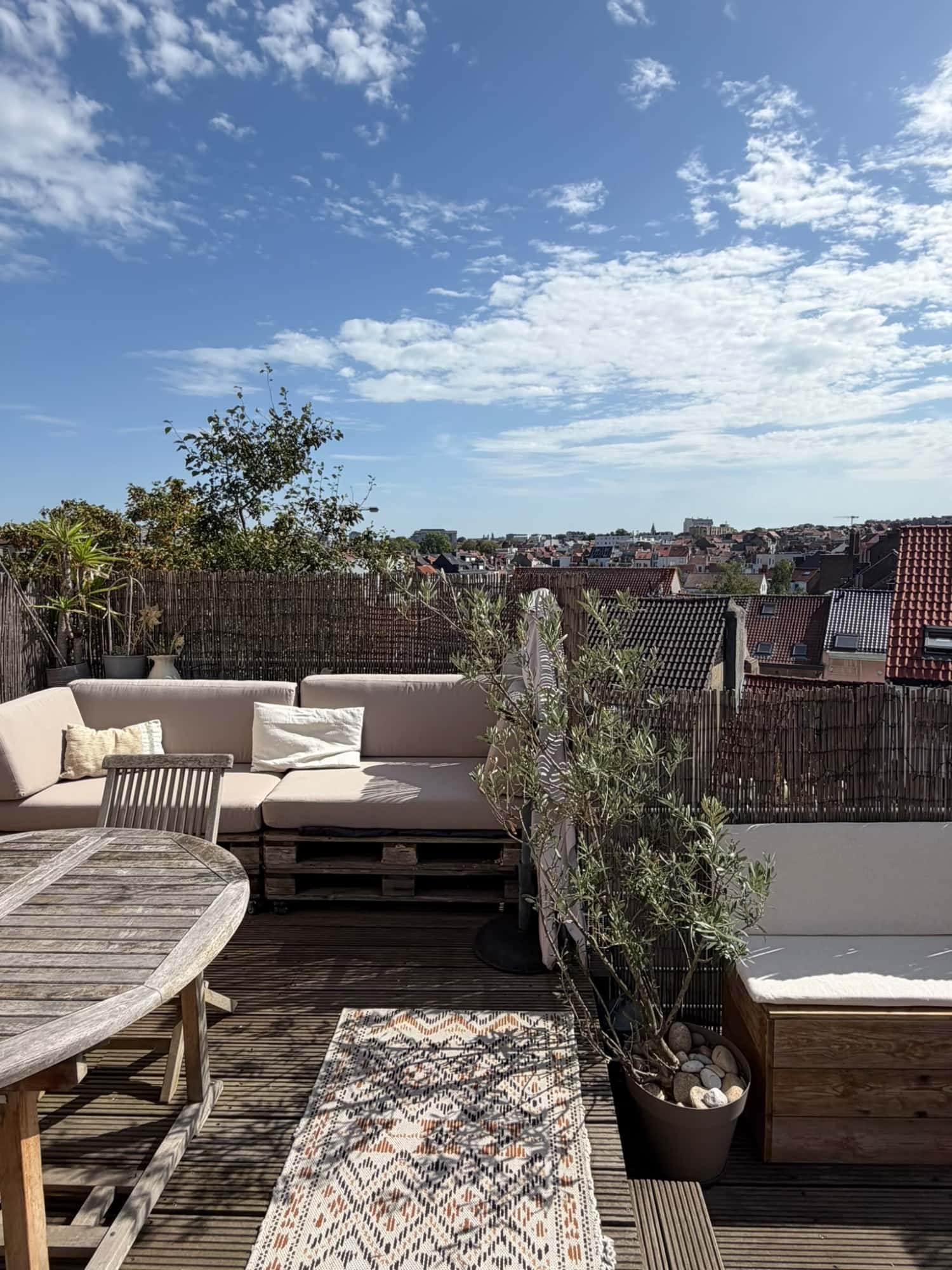 🏠Charming 115 m² Triplex with 2 Bedrooms, 1 office/guestroom & 1 double deck terrace – Near EU area🇪🇺