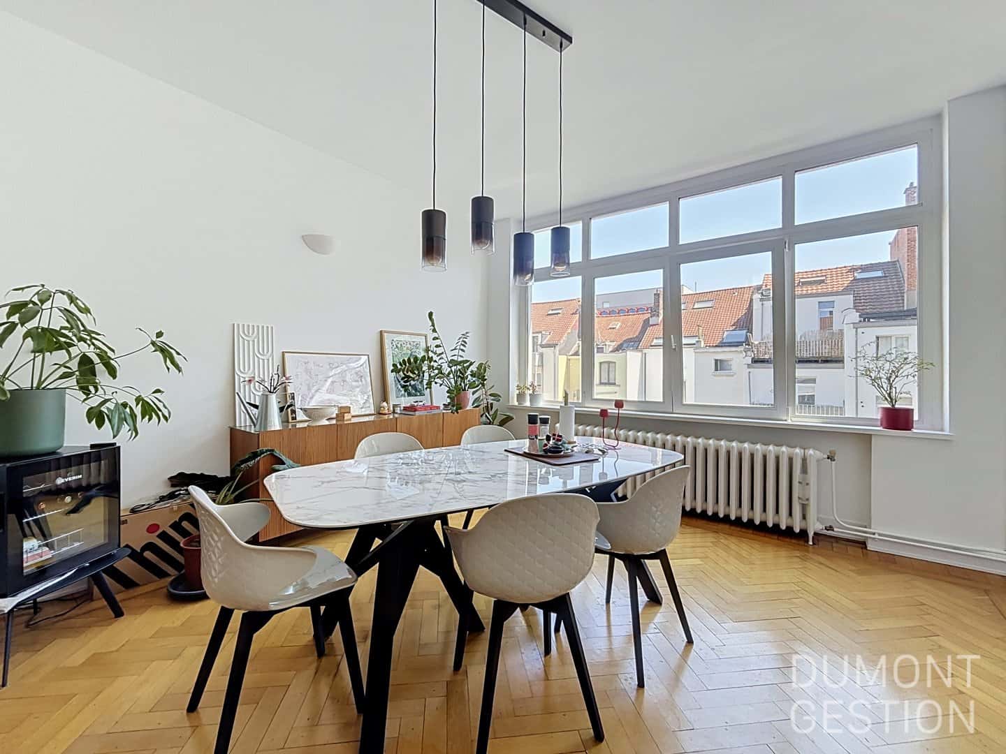 Bright 1 bedroom close to Art-Loi