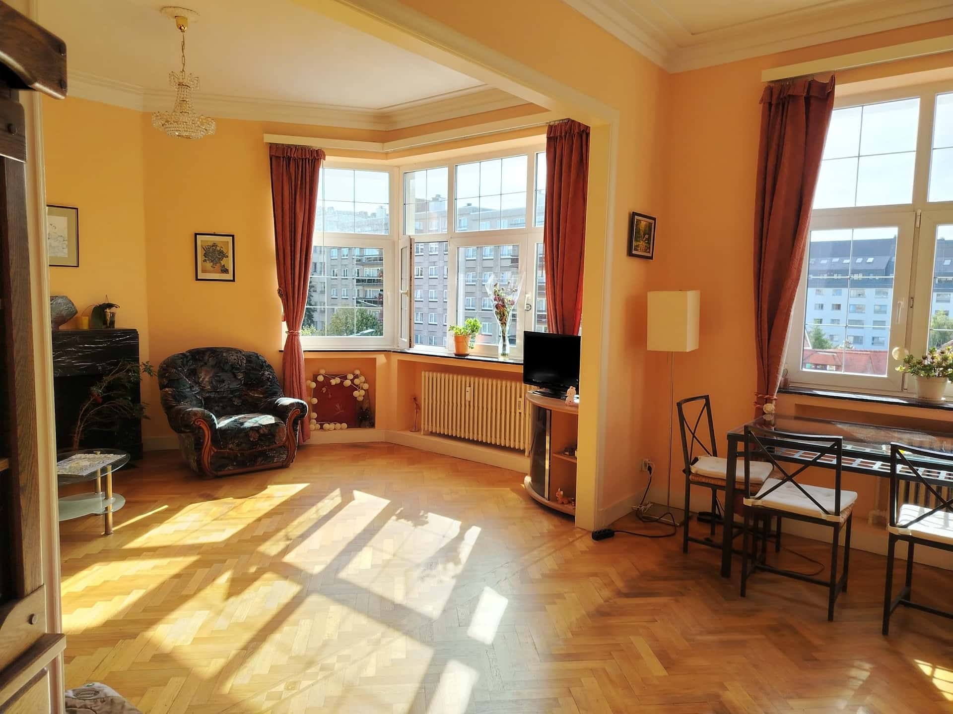 SPACIOUS FULLY FURNISHED 2-BEDROOM APARTMENT 100 m2 in WOLUWE S.Lambert AVAILABLE IMMEDIATELY