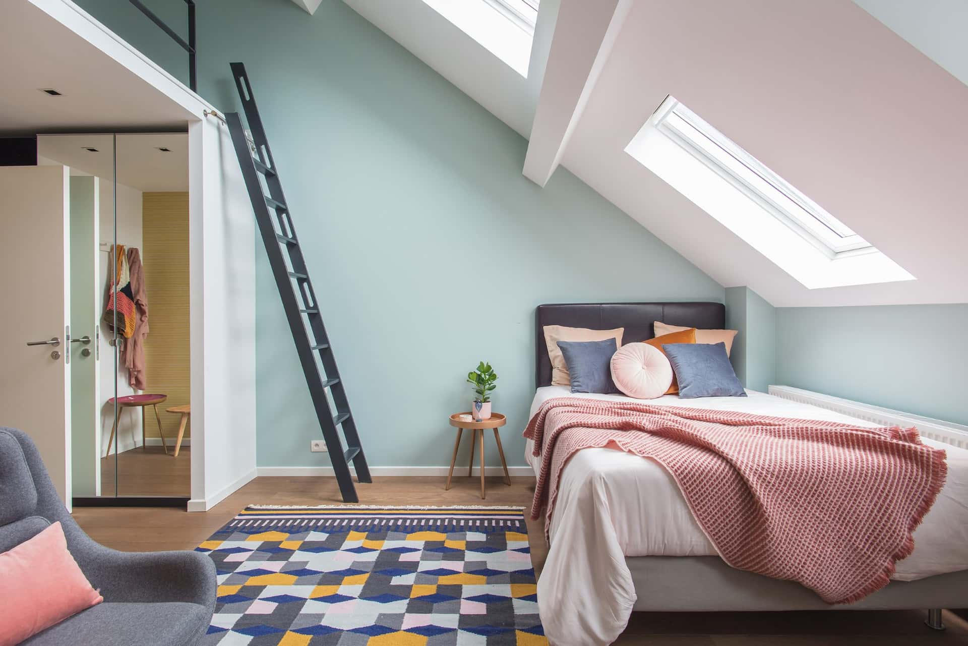 Morton Place Chatelain 8 – Furnished Co-Living Loft with Private En-Suite in Châtelain